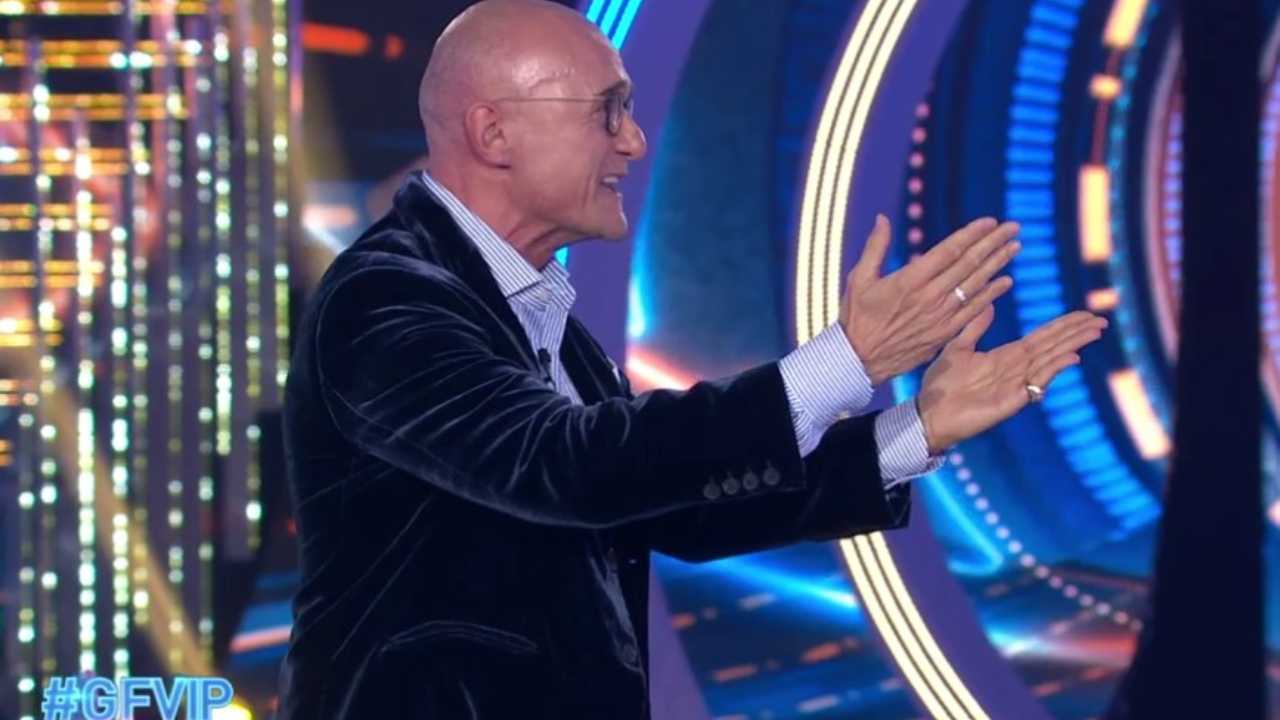 Alfonso Signorini entra al GF