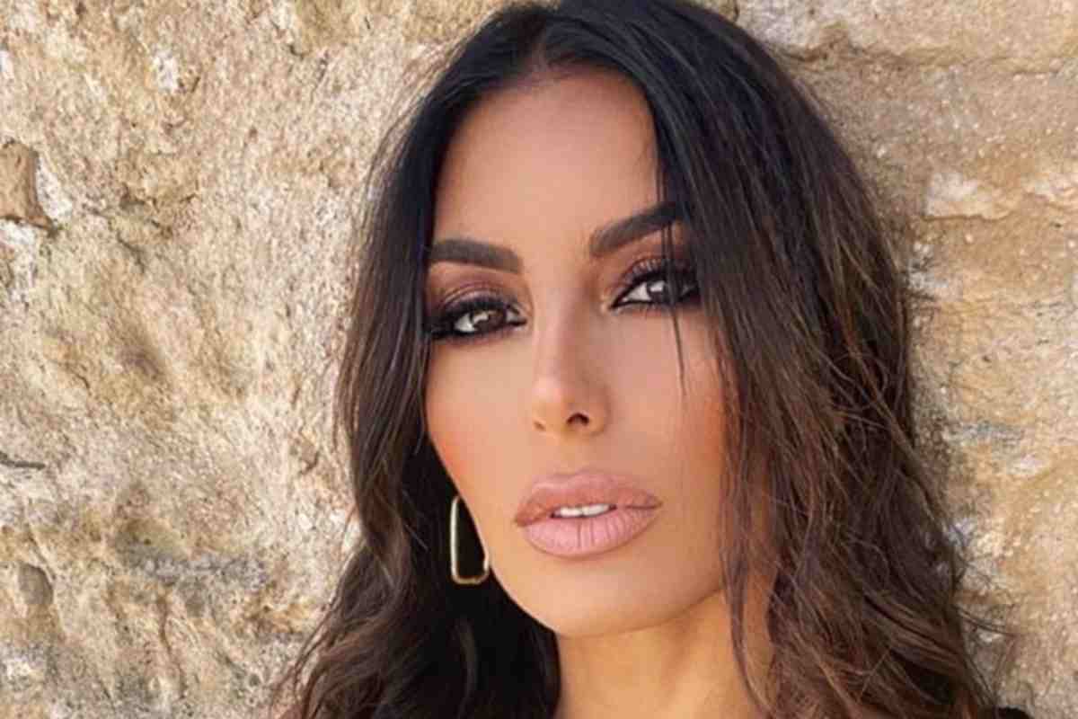 Una Delle Donne Pi Belle Dell Universo Elisabetta Gregoraci In Bikini Fa Tornare L Estate