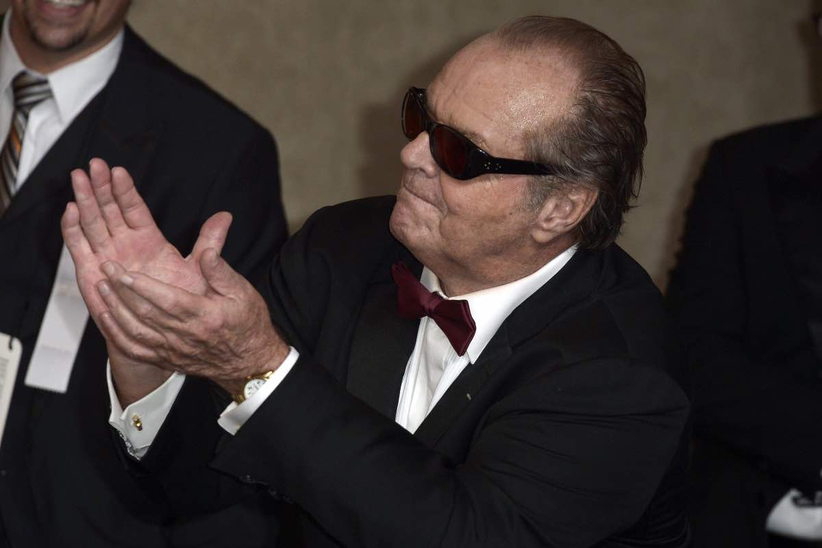 Jack Nicholson salute