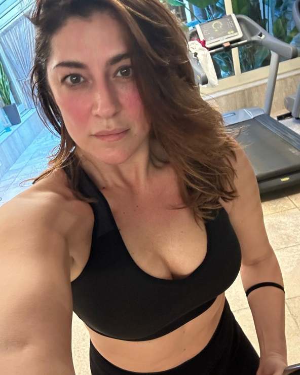 elisa isoardi allenamento in palestra