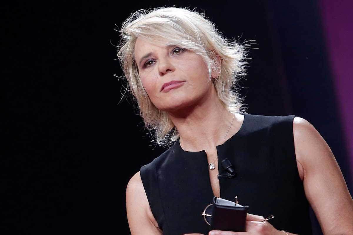 Maria De Filippi disperata per amici