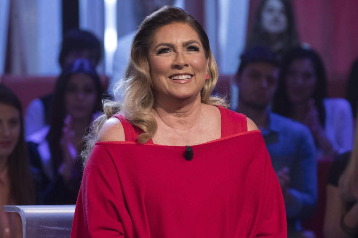 Romina Power gambe in bella mostra