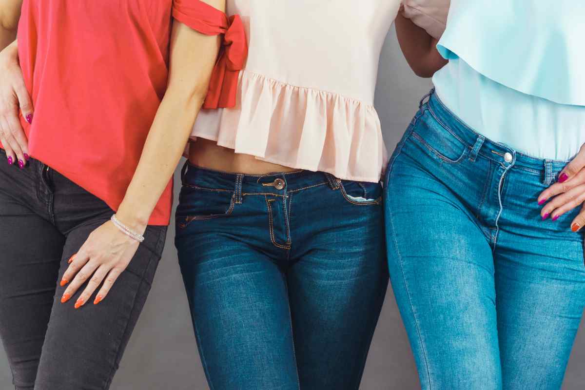 modelli jeans fianchi larghi