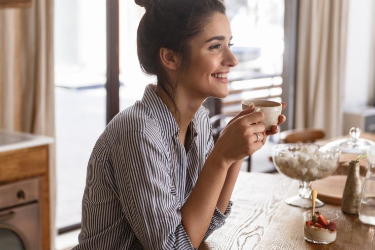 bere caffè a stomaco vuoto conseguenze