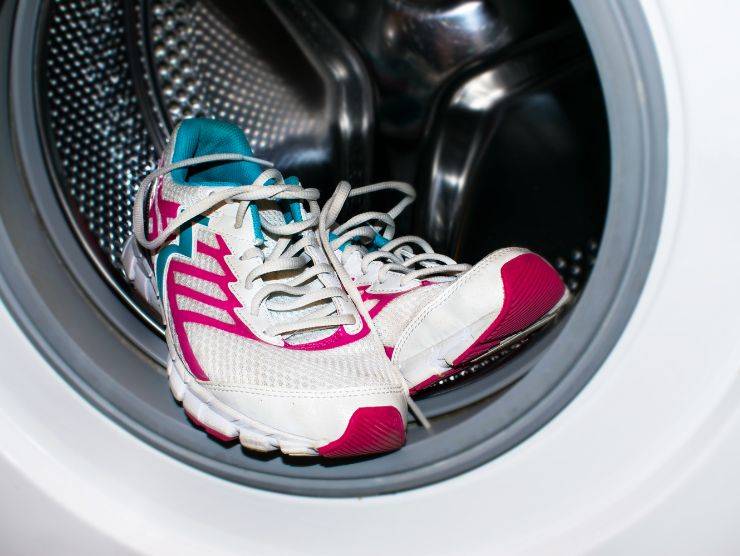 lavare scarpe lavatrice