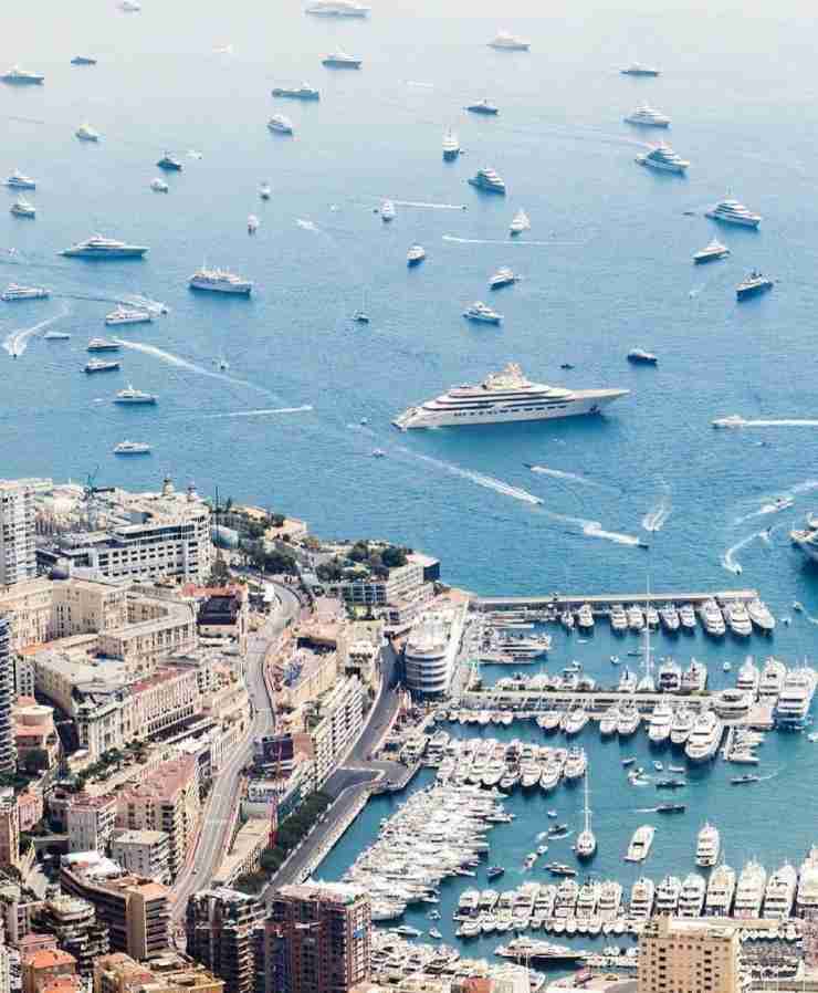 Superyacht a Monaco: ricchezza senza limiti