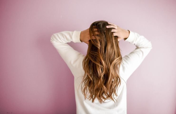 Capelli lunghi, come ottenerli velocemente con trucchi naturali