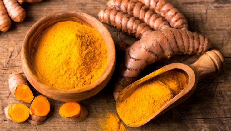 Curcuma per dimagrire: come usarla nella dieta