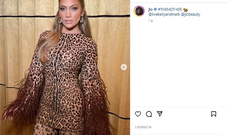 Jennifer Lopez mini abito leopardato