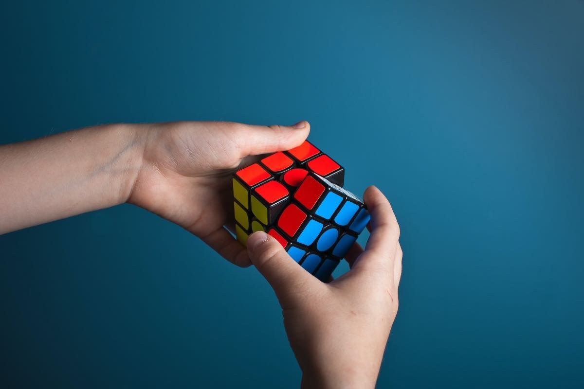 Cubo di Rubik, segui il trucco e risolvilo subito