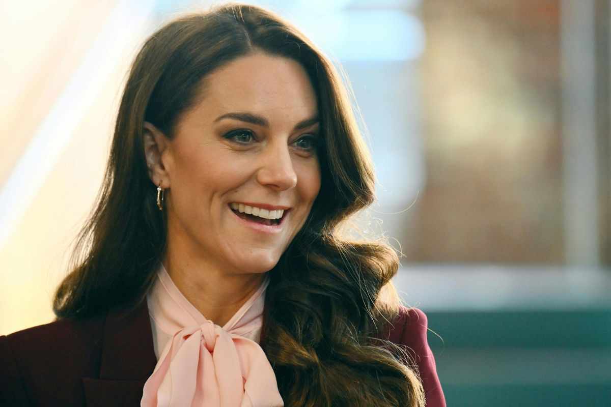 Kate Middleton viaggia in metro e sorprende i fan