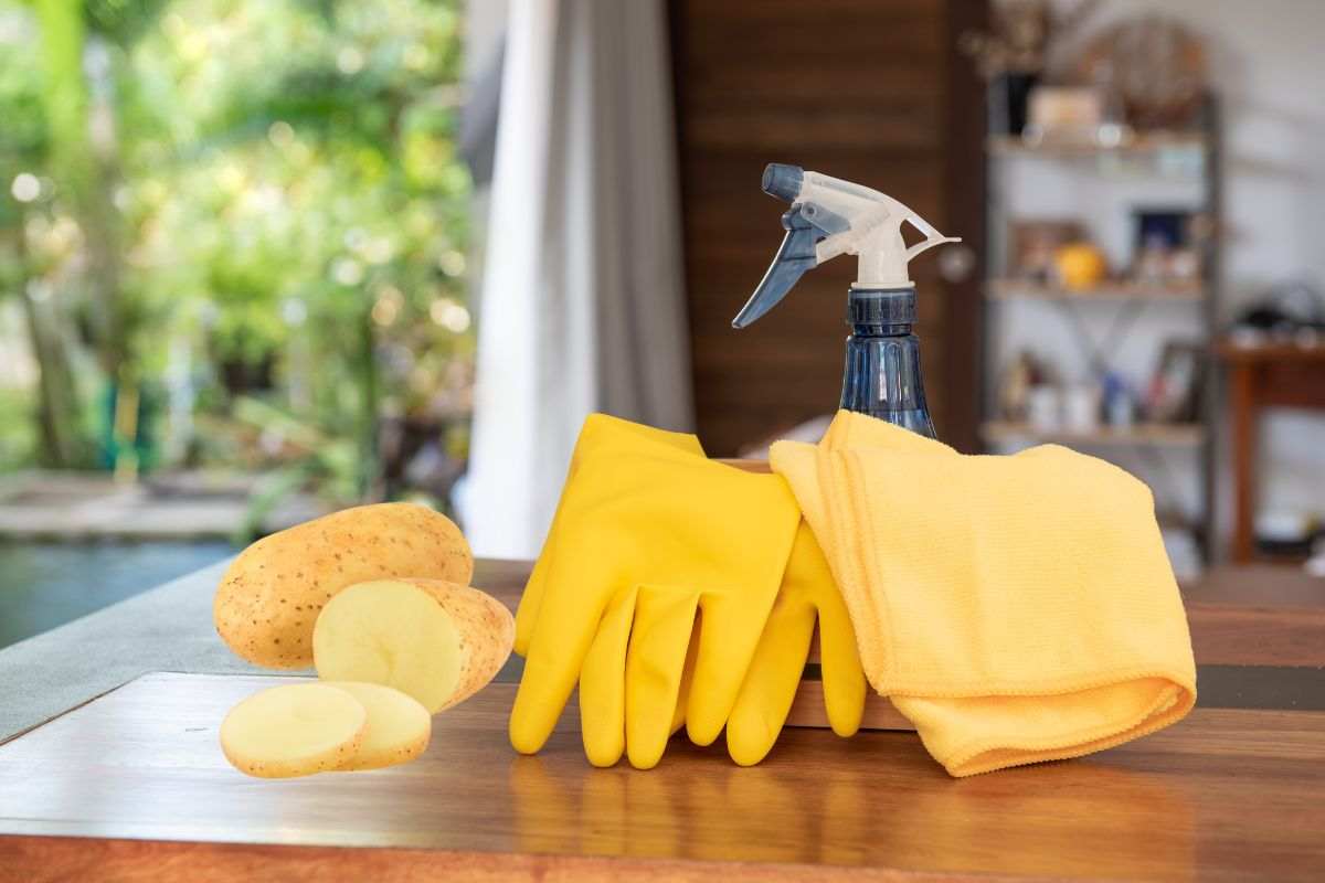 pulizie di casa con la patata