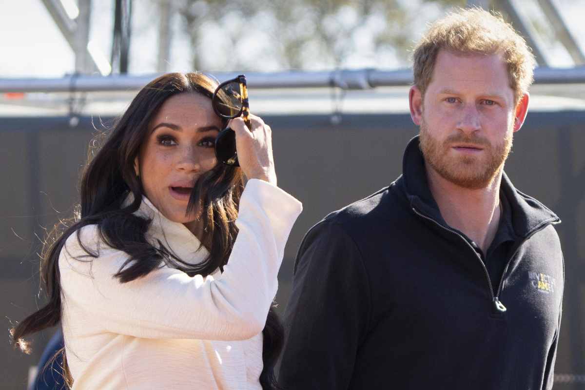 Re Carlo infastidito da Meghan Markle