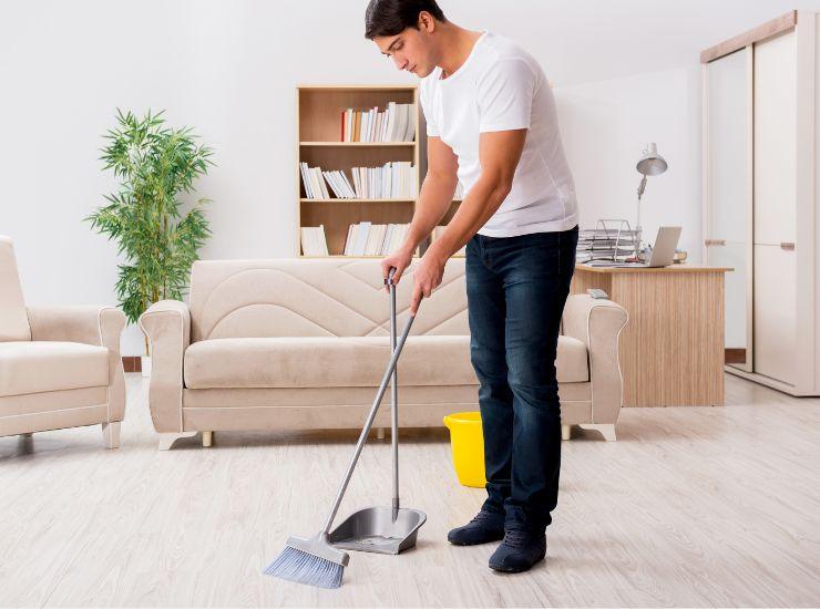 pulire casa superfici