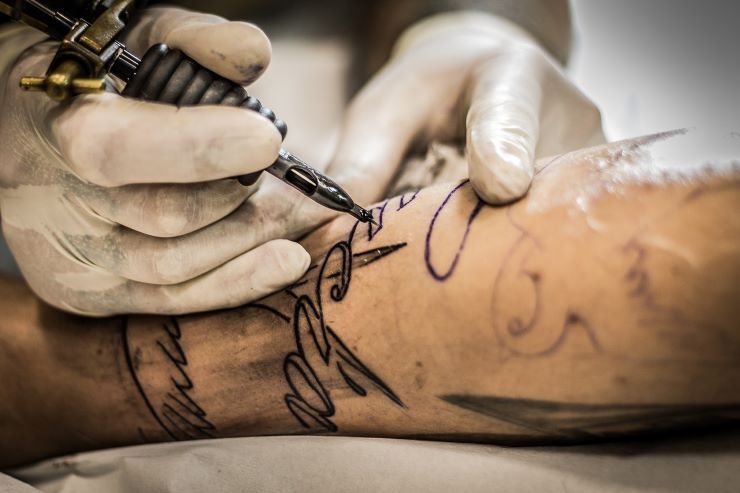 tatuaggi segno inchiostro pericolo