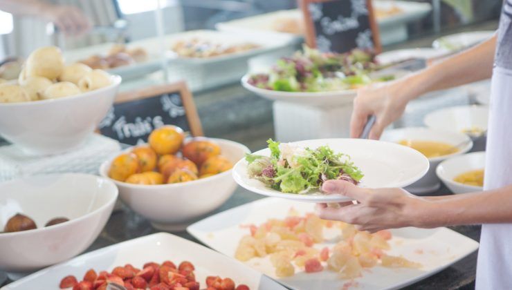 Colazione a buffet: alimenti che non dovresti mangiare