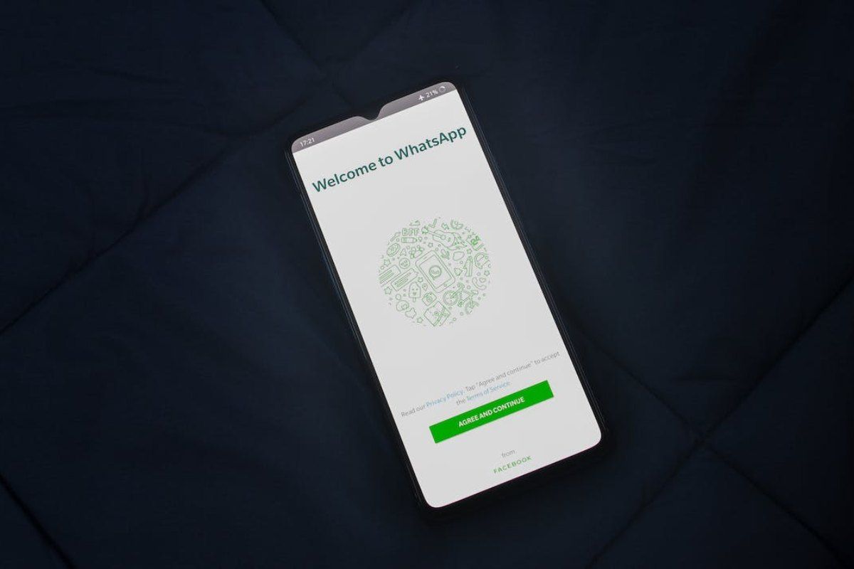 WhatsApp, nascondi ai contatti i tuoi movimenti