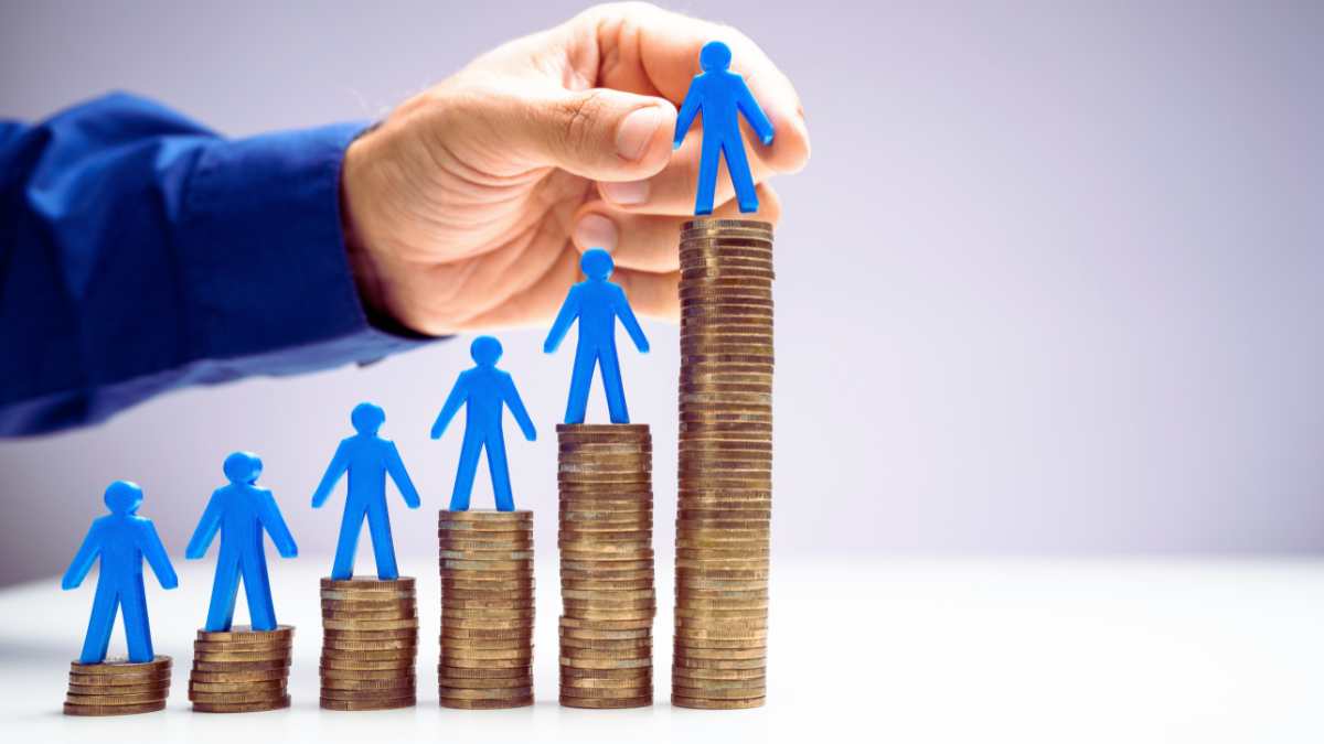 Salario minimo e contratti collettivi: il dibattito politico che potrebbe cambiare lo stipendio di milioni di lavoratori