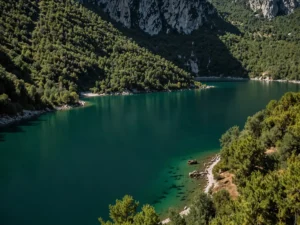 Scomparsa nel Lago di Vico del Marito della Ministra Roccella: Ondata di Commenti Negativi sui Social
