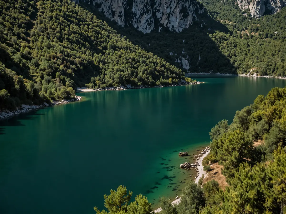 Scomparsa nel Lago di Vico del Marito della Ministra Roccella: Ondata di Commenti Negativi sui Social